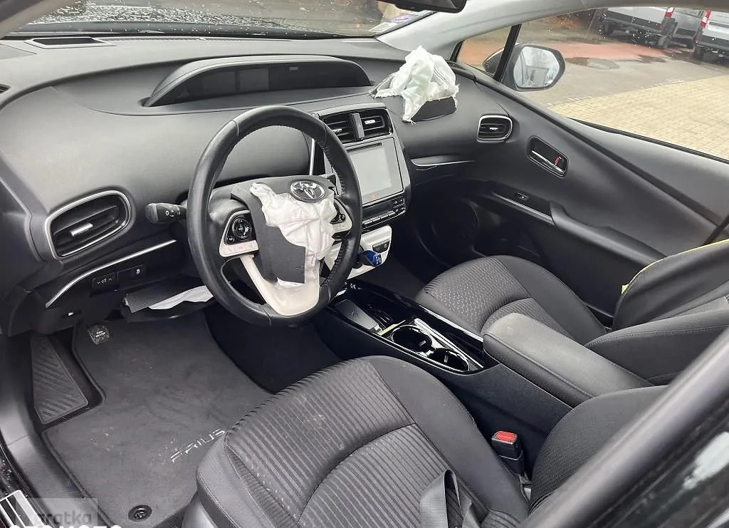 Toyota Prius cena 34900 przebieg: 110185, rok produkcji 2018 z Wolsztyn małe 29